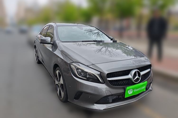 Used Mercedes-Benz A-Class 2017 Revised Version A 200 Fashion Edition Front Right 45 Deg