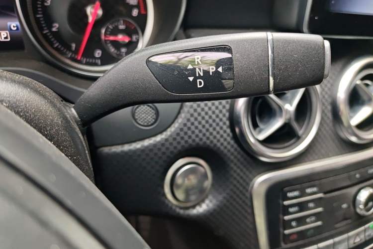 Used Mercedes-Benz A-Class 2017 Revised Version A 200 Fashion Edition Gear Lever