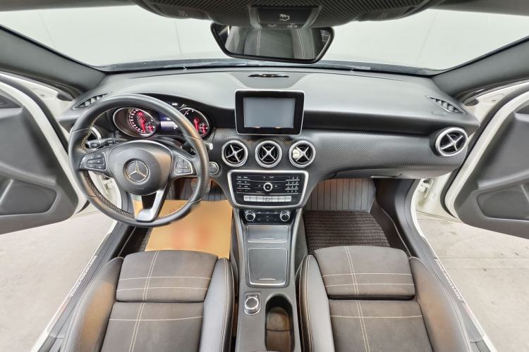 Used Mercedes-Benz A-Class 2017 A 200 Fashion Model Interior 4