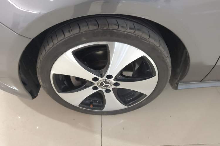 Used Mercedes-Benz A-Class 2017 Revised Version A 200 Fashion Edition Left Front Wheel Hub