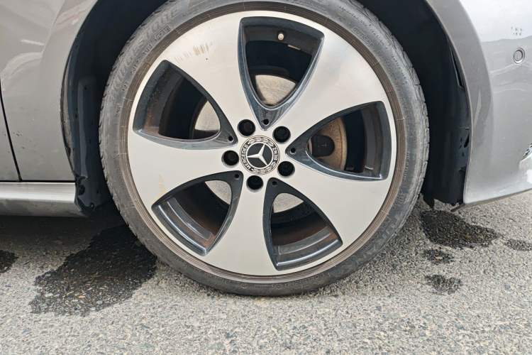 Used Mercedes-Benz A-Class 2017 Revised Version A 200 Fashion Edition Right Front Wheel Hub