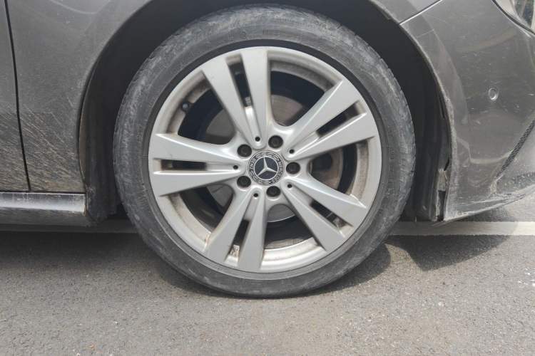 Used Mercedes-Benz A-Class 2017 Revised A 200 Dynamic Edition Right Front Wheel Hub