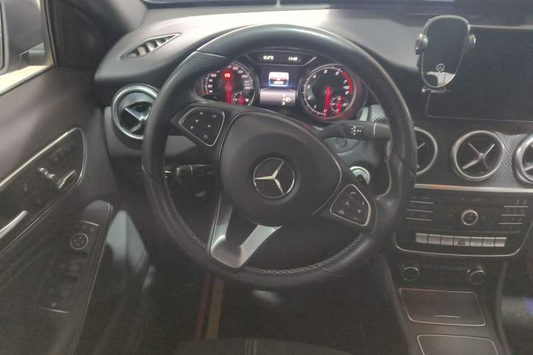 Used Mercedes-Benz A-Class 2017 Revised Version A 200 Fashion Edition Steering Wheel