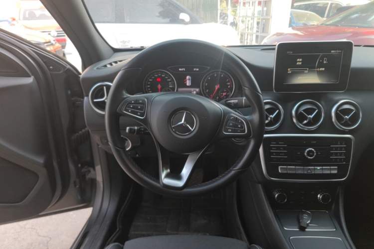Used Mercedes-Benz A-Class 2017 Revised A 200 Dynamic Edition Steering Wheel