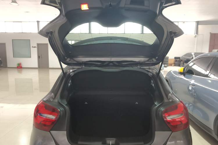 Used Mercedes-Benz A-Class 2017 Revised Version A 200 Fashion Edition Trunk