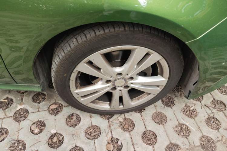 Used Mercedes-Benz A-Class 2017 A 200 Dynamic Edition Right Front Wheel Hub