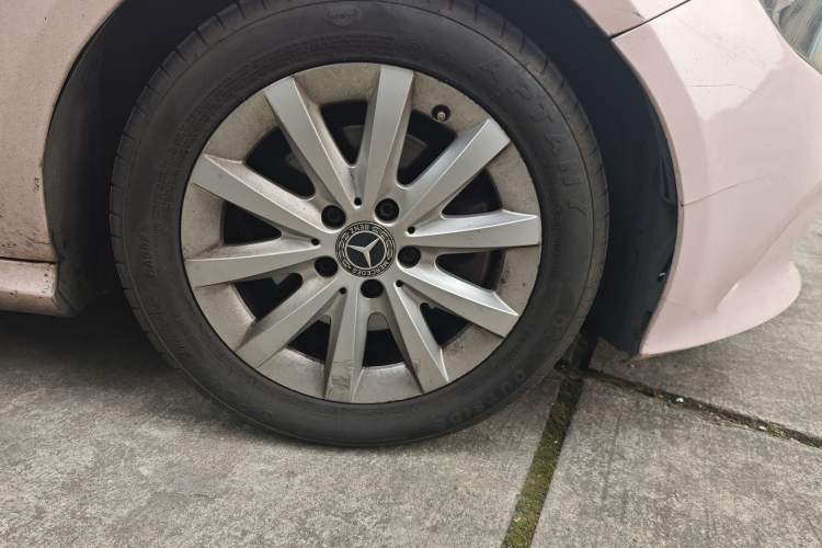 Used Mercedes-Benz A-Class 2017 Revised A 180 Right Front Wheel Hub