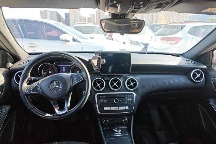 Used Mercedes-Benz A-Class 2017 Revised Version A 200 Fashion Edition Center Console