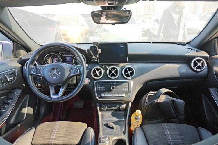 Used Mercedes-Benz A-Class 2017 Revised Version A 200 Fashion Edition Center Console