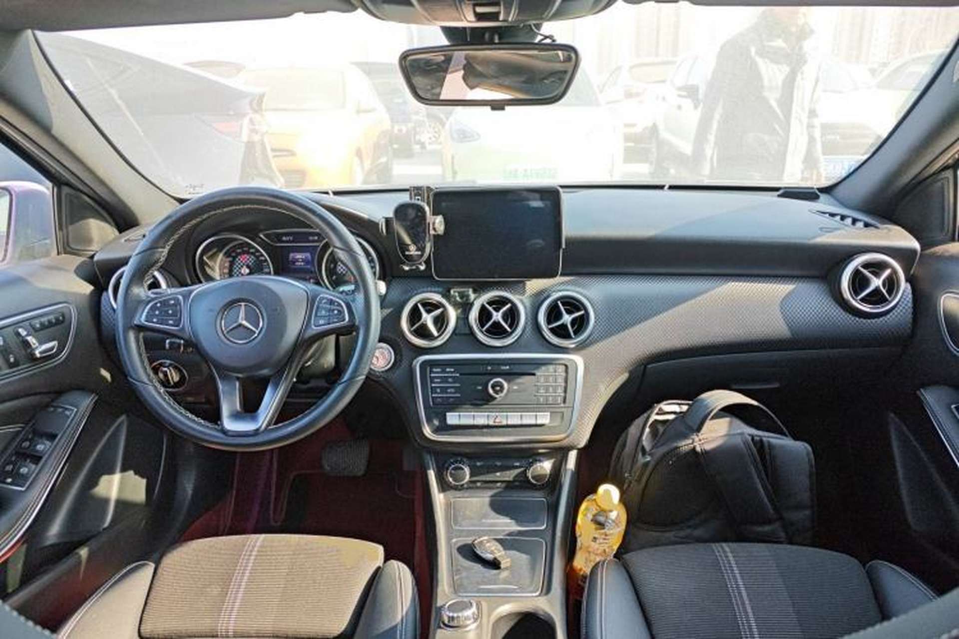 Used Mercedes-Benz A-Class 2017 Revised Version A 200 Fashion Edition Center Console