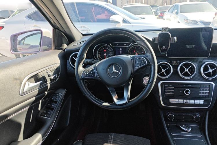 Used Mercedes-Benz A-Class 2017 Revised Version A 200 Fashion Edition Steering Wheel