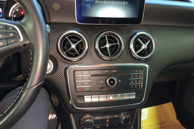 Used Mercedes-Benz A-Class 2017 Revised Version A 200 Fashion Edition Audio And AC Panel