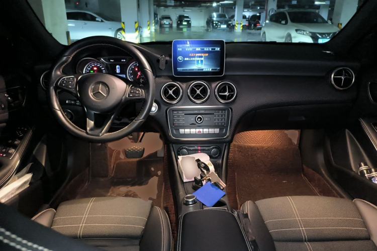 Used Mercedes-Benz A-Class 2017 A 200 Fashion Model Center Console
