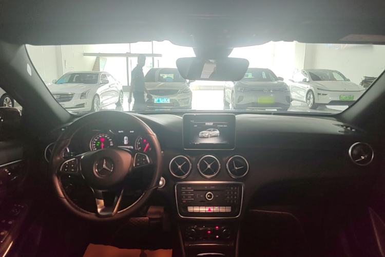 Used Mercedes-Benz A-Class 2017 A 200 Fashion Model Center Console