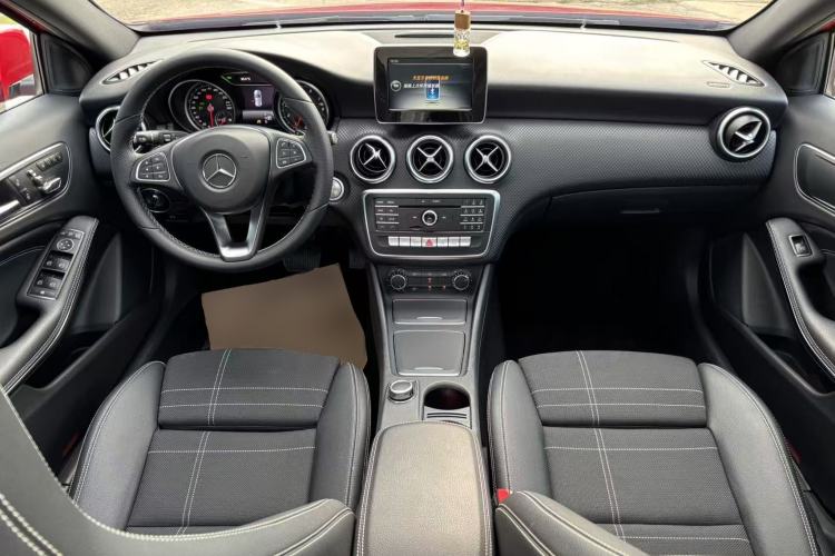 Used Mercedes-Benz A-Class 2017 A 200 Fashion Model Center Console