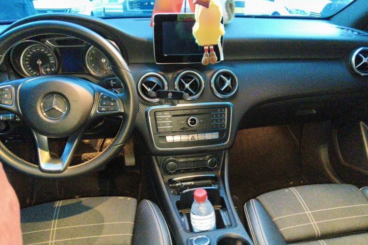 Used Mercedes-Benz A-Class 2017 A 200 Fashion Model Center Console