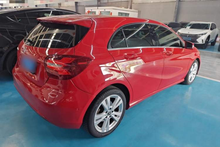 Used Mercedes-Benz A-Class 2017 Revised A 200 Dynamic Edition Exterior 4