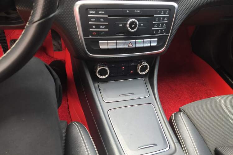 Used Mercedes-Benz A-Class 2017 Revised Version A 200 Fashion Edition Gear Lever