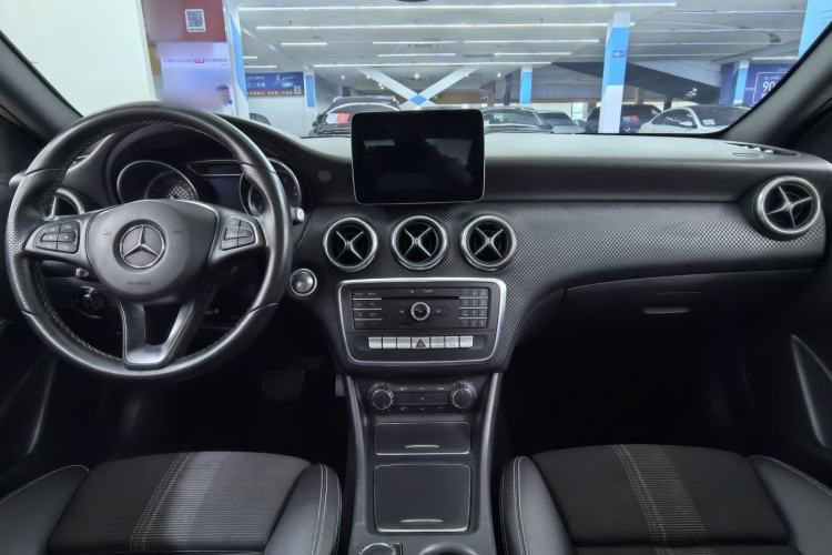 Used Mercedes-Benz A-Class 2017 Revised Version A 200 Fashion Edition Interior 3