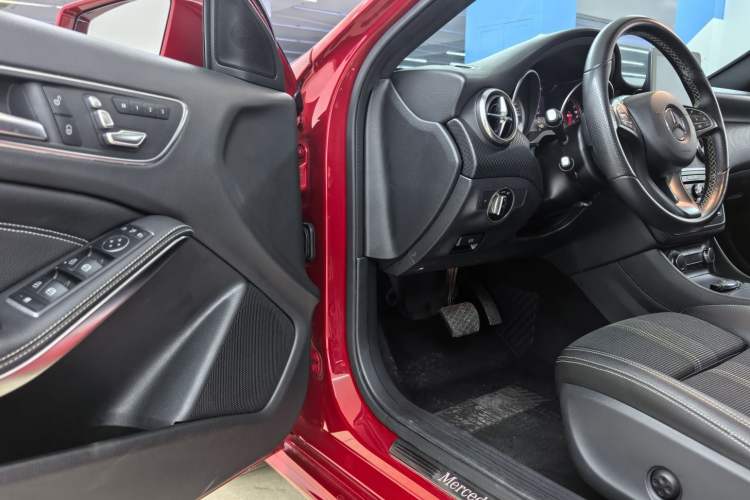 Used Mercedes-Benz A-Class 2017 Revised Version A 200 Fashion Edition Interior 4