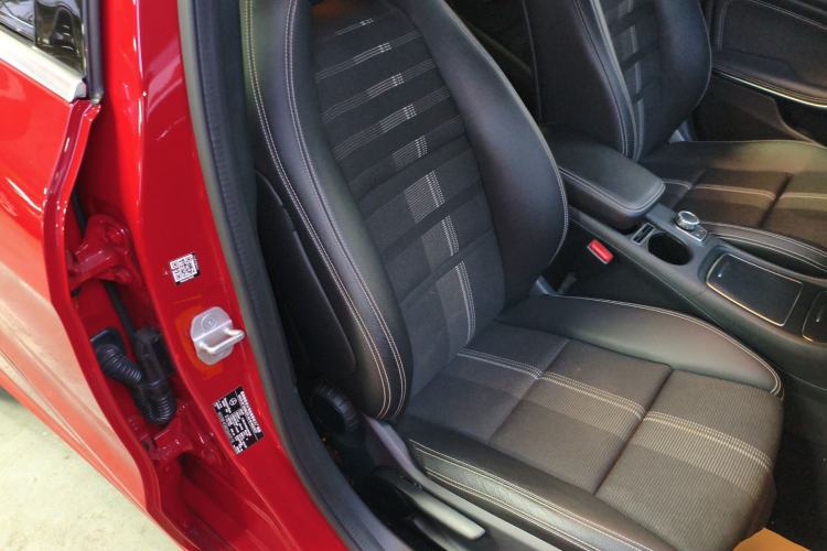 Used Mercedes-Benz A-Class 2017 Revised Version A 200 Fashion Edition Right Front Seat