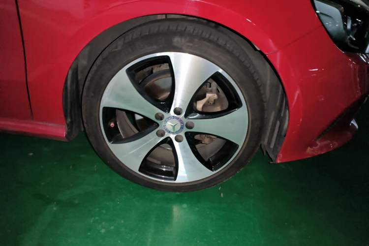 Used Mercedes-Benz A-Class 2017 A 200 Fashion Model Right Front Wheel Hub