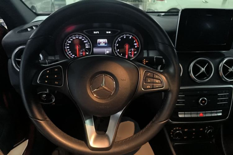 Used Mercedes-Benz A-Class 2017 Revised A 200 Dynamic Edition Steering Wheel