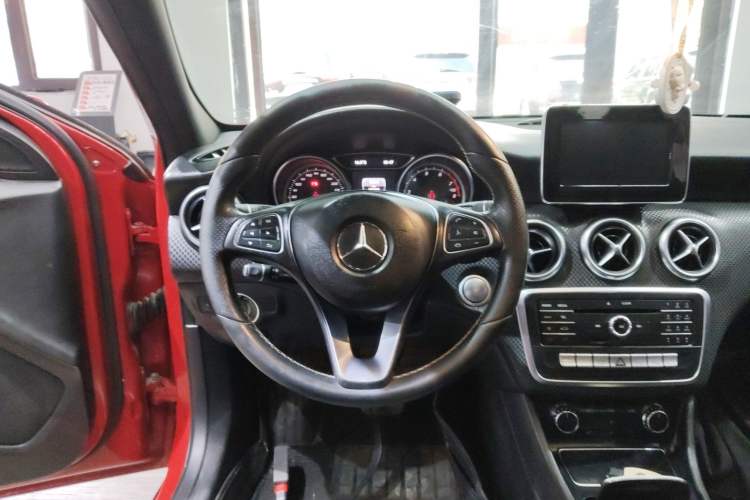 Used Mercedes-Benz A-Class 2017 A 200 Fashion Model Steering Wheel