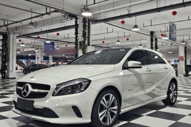 Ojetý Mercedes-Benz A-Class 2017 Revised A 200 Dynamic Edition