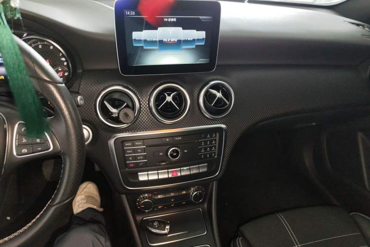 Used Mercedes-Benz A-Class 2017 Revised Version A 200 Fashion Edition Audio And AC Panel