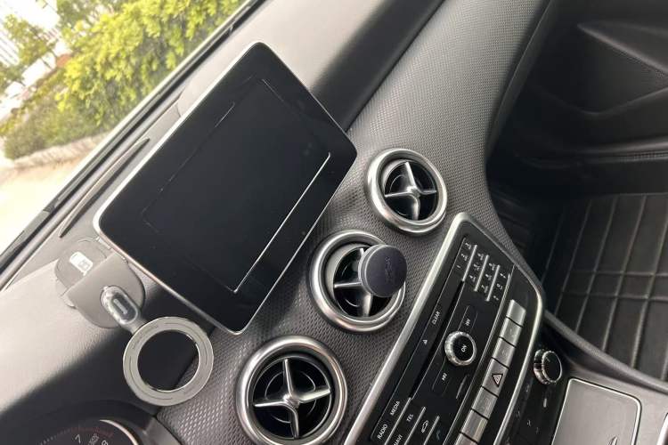 Used Mercedes-Benz A-Class 2017 Revised A 200 Dynamic Edition Audio And AC Panel