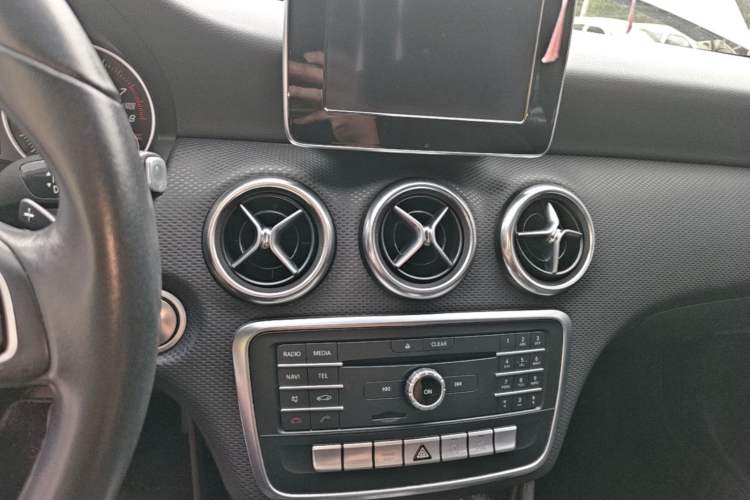 Used Mercedes-Benz A-Class 2017 A 200 Dynamic Edition Audio And AC Panel