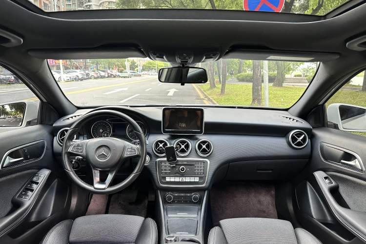 Used Mercedes-Benz A-Class 2017 Revised A 200 Dynamic Edition Audio And AC Panel