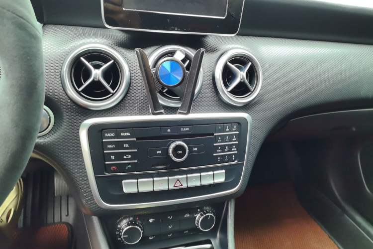 Used Mercedes-Benz A-Class 2017 A 200 Dynamic Edition Audio And AC Panel