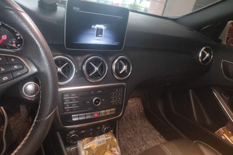 Used Mercedes-Benz A-Class 2017 Revised Version A 200 Fashion Edition Audio And AC Panel