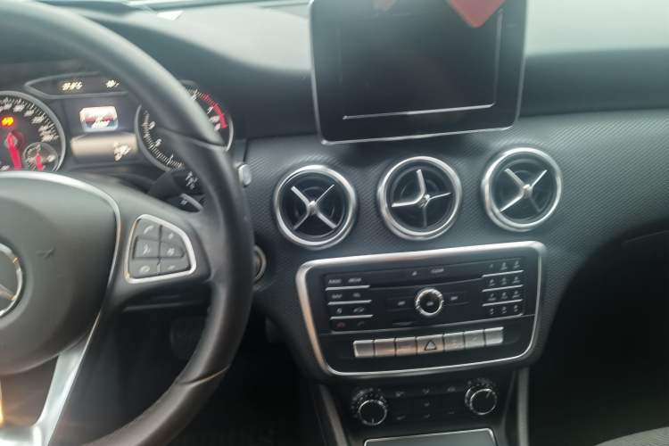 Used Mercedes-Benz A-Class 2017 Revised A 200 Dynamic Edition Audio And AC Panel