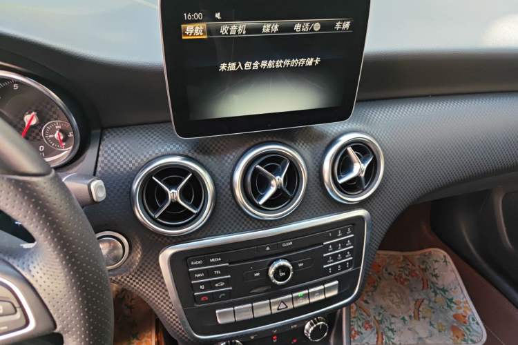 Used Mercedes-Benz A-Class 2017 Revised Version A 200 Fashion Edition Audio And AC Panel