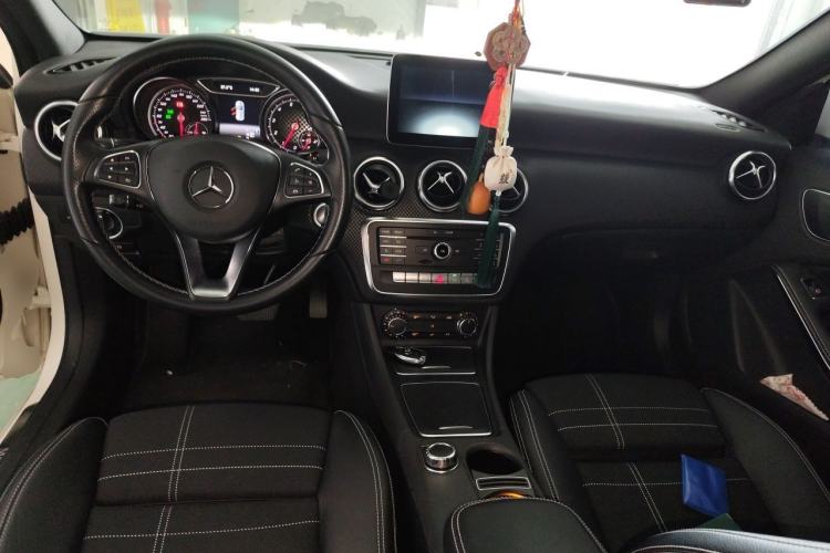 Used Mercedes-Benz A-Class 2017 Revised Version A 200 Fashion Edition Center Console