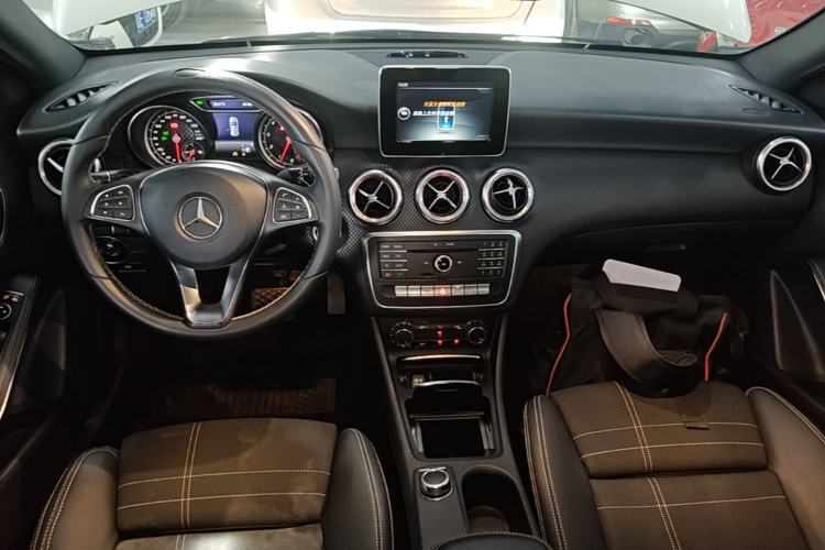 Used Mercedes-Benz A-Class 2017 A 200 Fashion Model Center Console