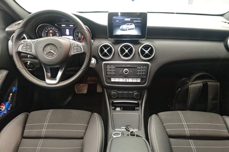 Used Mercedes-Benz A-Class 2017 A 200 Fashion Model Center Console