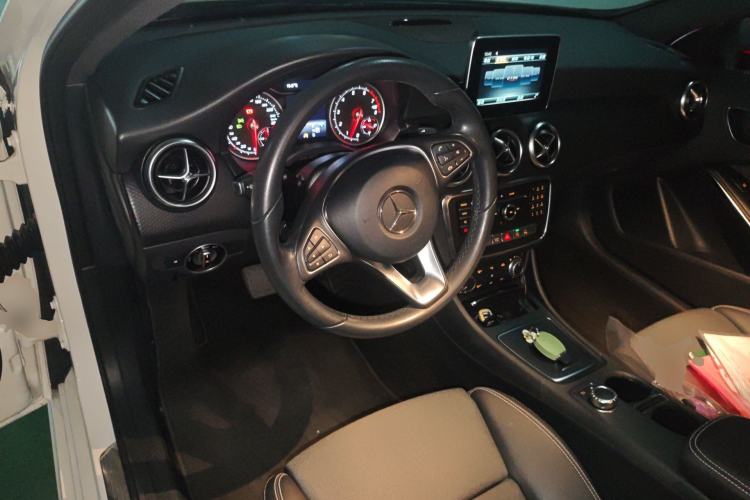 Used Mercedes-Benz A-Class 2017 A 200 Dynamic Edition Center Console