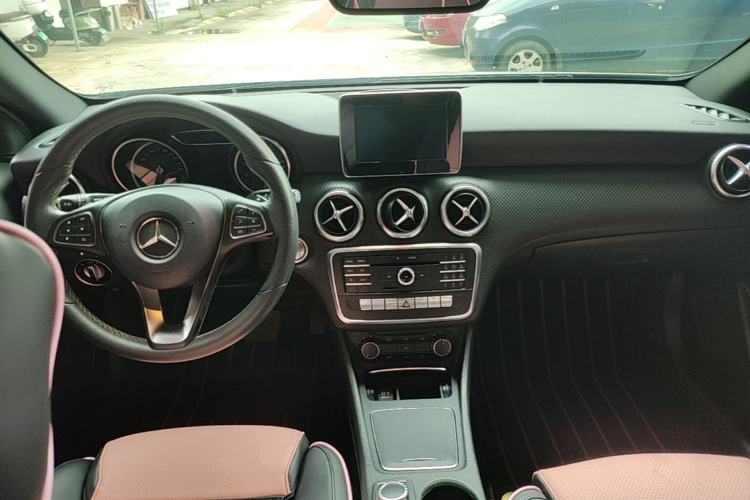 Used Mercedes-Benz A-Class 2017 A 200 Fashion Model Center Console