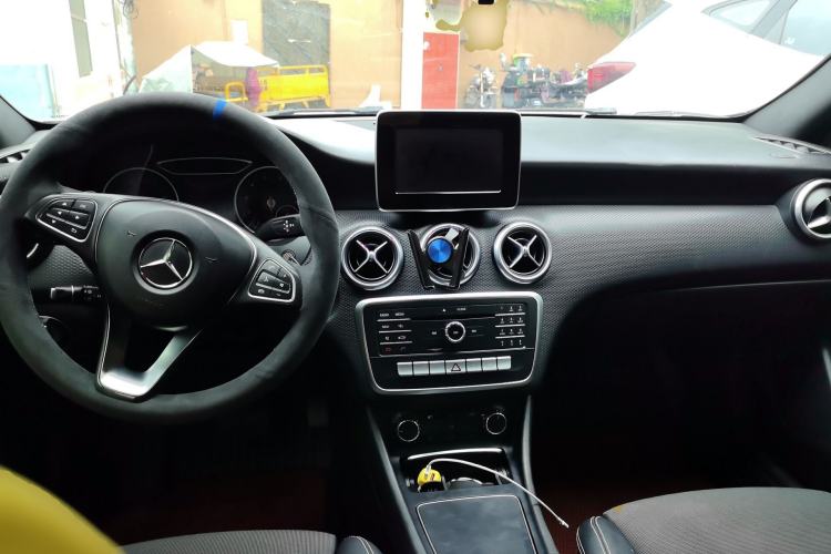 Used Mercedes-Benz A-Class 2017 A 200 Dynamic Edition Center Console