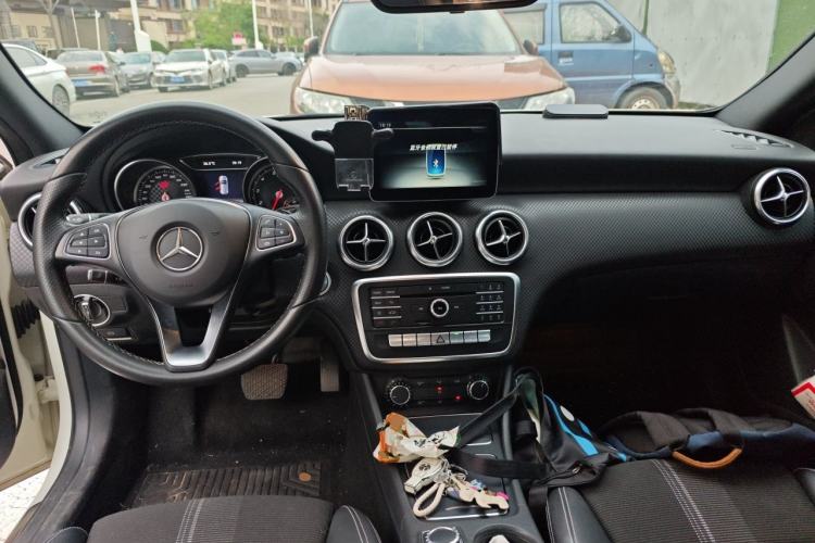 Used Mercedes-Benz A-Class 2017 Revised Version A 200 Fashion Edition Center Console