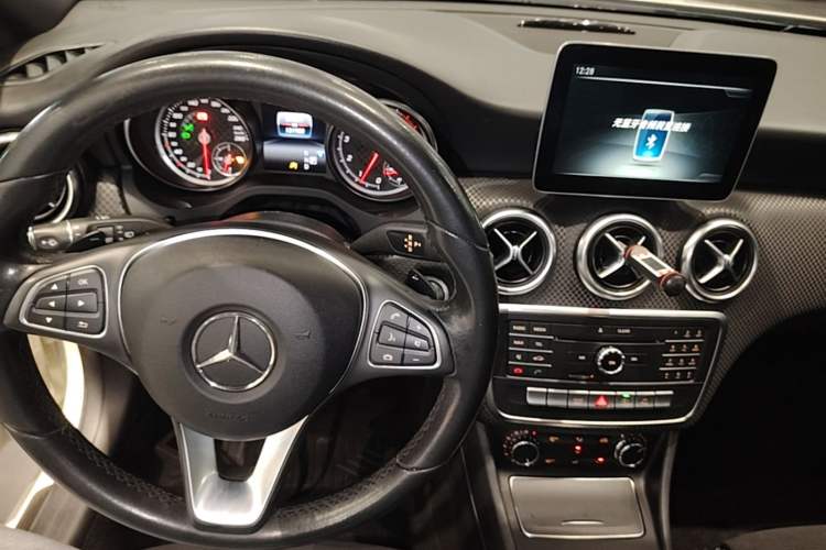 Used Mercedes-Benz A-Class 2017 A 200 Fashion Model Center Console