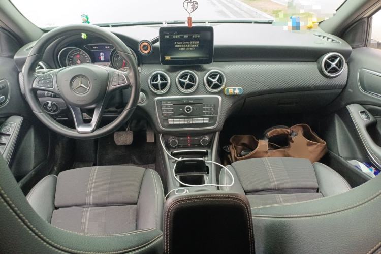 Used Mercedes-Benz A-Class 2017 A 200 Fashion Model Center Console