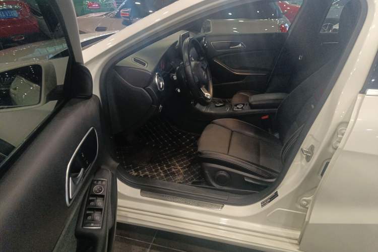 Used Mercedes-Benz A-Class 2017 Revised A 200 Dynamic Edition Driver Seat