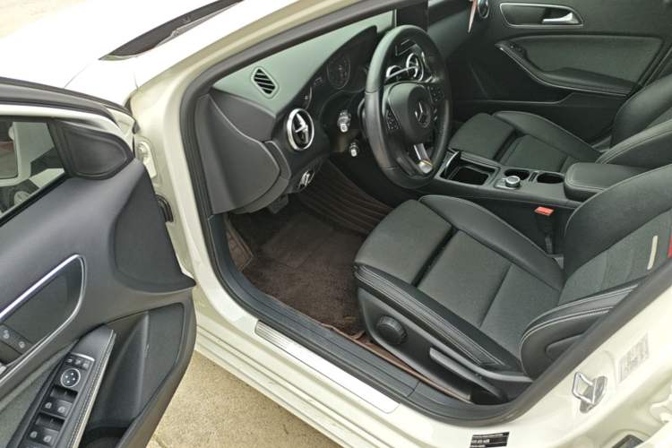 Used Mercedes-Benz A-Class 2017 A 200 Dynamic Edition Driver Seat
