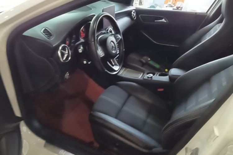 Used Mercedes-Benz A-Class 2017 Revised Version A 200 Fashion Edition Driver Seat