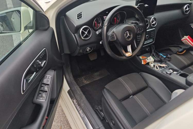 Used Mercedes-Benz A-Class 2017 Revised Version A 200 Fashion Edition Driver Seat